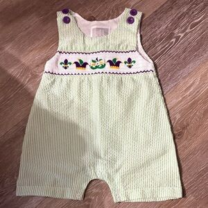 NWOT-Charming Mardi Gras Smocked Outfit